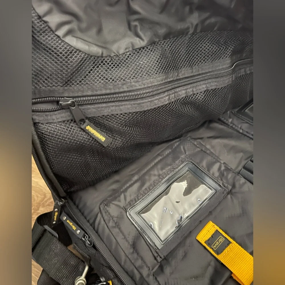 Targus multiple compartments bag